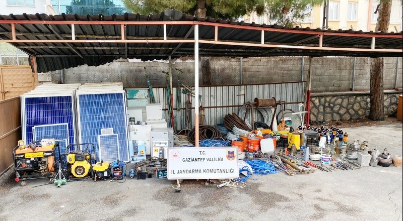 Tarım arazilerindeki güneş panellerini çalan çeteyi JASAT yakaladı