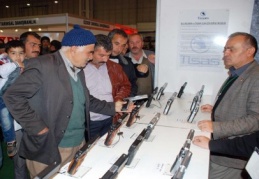 Tarım fuarından silah sergisi