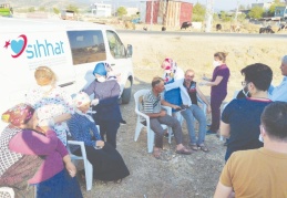 Tarım işçileri çalıştıkları tarlalarda aşılanıyor