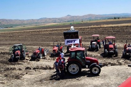 &#039;Tarla Günleri&#039; nde traktörler tanıtıldı