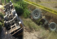 Tarla süren traktör dereye uçtu