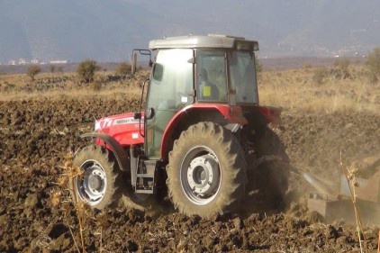 Tarlalar buğday ve arpa ekimine hazırlanıyor 
