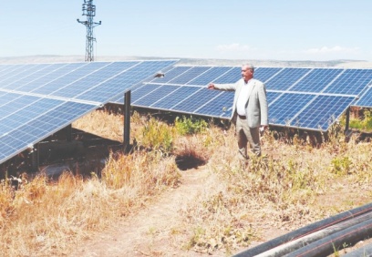 Tarlalar güneş paneli doldu, çiftçi kendi enerjisini üretiyor