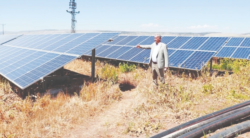 Tarlalar güneş paneli doldu, çiftçi kendi enerjisini üretiyor