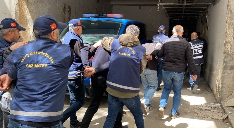 Tartışma sırasında polisi öldüren baba ve 4 oğlu adliyeye sevk edildi