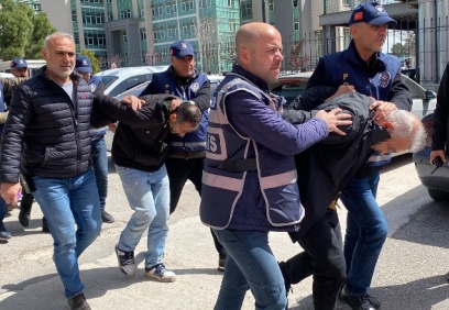 Tartışma sırasında polisi öldüren baba ve oğlu tutuklandı