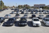 Tasarrufa gideceğini açıklayan Hazine ve Maliye Bakanlığı, lüks araç kiraladı