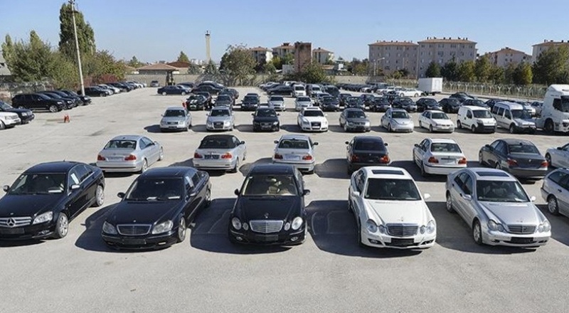 Tasarrufa gideceğini açıklayan Hazine ve Maliye Bakanlığı, lüks araç kiraladı