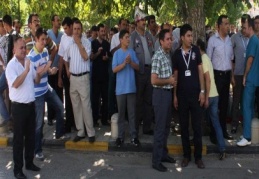 Taşeron çalışan işçiler, maaşları gecikince eylem yaptılar