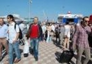 Tatilciler, akraba ve arkadaşlarının evinde kalıyor