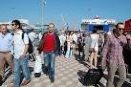 Tatilciler, akraba ve arkadaşlarının evinde kalıyor