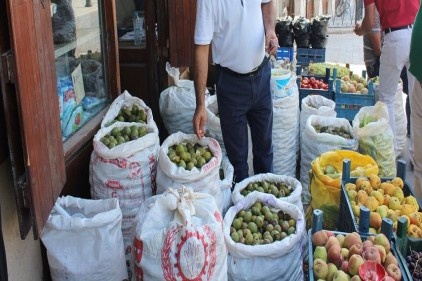 Taze cevizler tezgahtaki yerini aldı