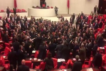 TBMM Genel Kurulunda kavga çıktı!