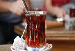 TBMM'de milletvekili ve personel çayı tercih etti