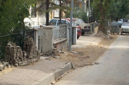 TEDAŞ&#8217;ın müteahhiti yolu böyle bırakıp gitti