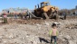 Tehlike altında, yıkılan şehir stadının hurdalarını topladılar