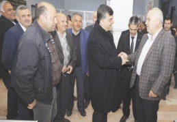 Tek tek dükkanları gezdi esnafın sıkıntılarını dinledi