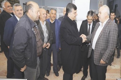 Tek tek dükkanları gezdi esnafın sıkıntılarını dinledi