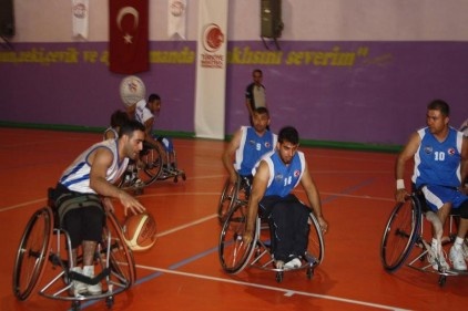 Tekerlekli Sandalye Basketbol Takımı 66-63 galip geldi