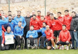 Tekerlekli Sandalye Basketbol Takımı futbolcuları ziyaret etti