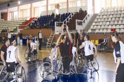 Tekerlekli Sandalye Basketbol Takımı galibiyet sevinci yaşıyor