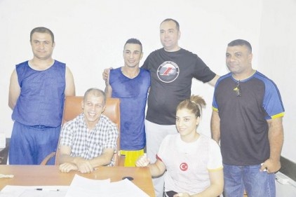 Tekerlekli Sandalye Basketbol takımında üçlü imza