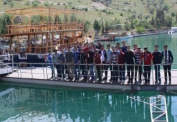 Tekne ile Rumkale keyfi yaşadılar