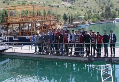 Tekne ile Rumkale keyfi yaşadılar