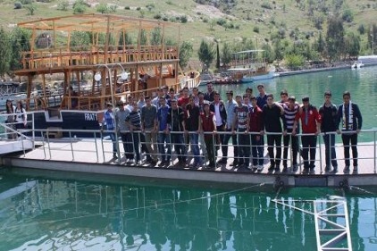Tekne ile Rumkale keyfi yaşadılar