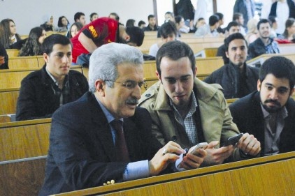 Teknoloji Yoluyla Dil Öğrenim konferansı düzenlendi