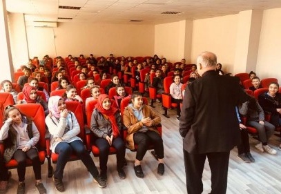 Teknolojinin sirayet ettiği toplumlarda kişiler arası iletişim giderek zayıflıyor