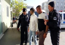 Teksas kovboyları silahla birbirine girdi