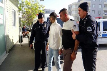 Teksas kovboyları silahla birbirine girdi