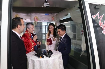 Teleferikte nikah kıydı