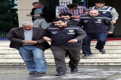 Telefonla vatandaşların 180 TL&#8217;sini dolandırdılar 