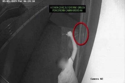Televizyon hırsızları güvenlik kamerasına yakalandı 