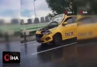 TEM Otoyolu'nda kaputu açık halde seyreden taksi hayrete düşürdü