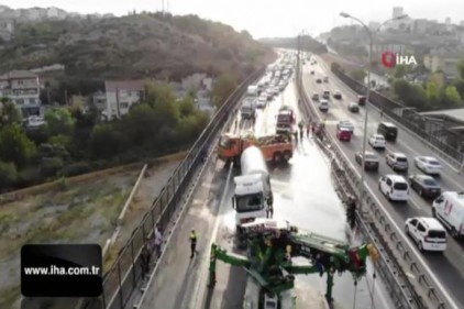 TEM&#039;da gaz tankeri devrildi: Tüm şeritler trafiğe kapatıldı