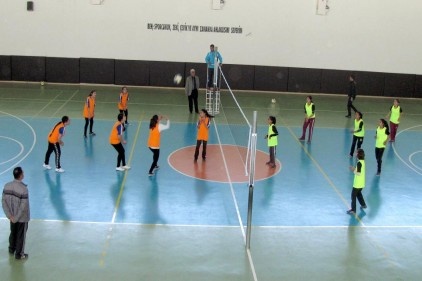 Temel eğitim okulları arası spor müsabakaları başladı