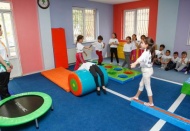 Temel jimnastik ve geleneksel çocuk oyunları öğretiliyor