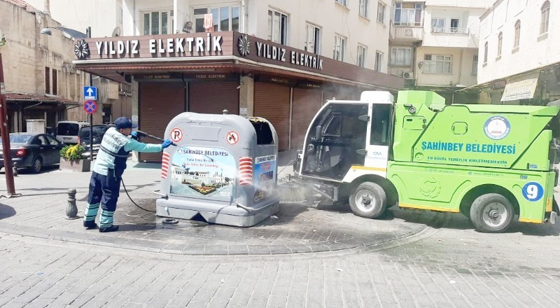 Temizlik ve zabıta ekipleri görev başındaydı