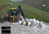 Temmuz ayında diz boyu kar
