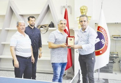 Tenis turnuvasının kazananı Kahraman oldu