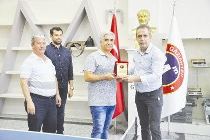 Tenis turnuvasının kazananı Kahraman oldu