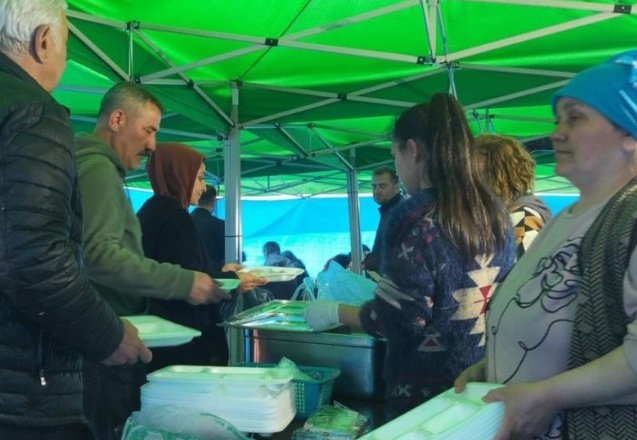 Tepebaşı'ndan İslahiye’de 5 bin kişilik kahvaltı ve sıcak yemek servisi