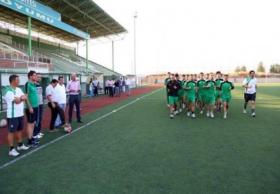 Terlemez ve yönetim kurulu üyeleri futbolculara yeni sezonda başarılar diledi
