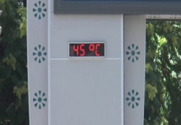 Termometre, 45 dereceyi gördü, vatandaşlar parklara koştu 