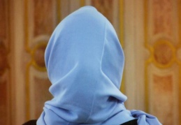 Tesettürden çıkmak isteyen karısını dövdü, 3 bin TL ceza aldı!