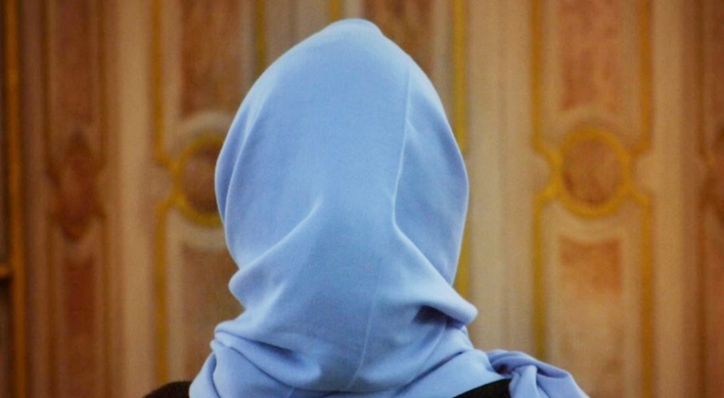 Tesettürden çıkmak isteyen karısını dövdü, 3 bin TL ceza aldı!