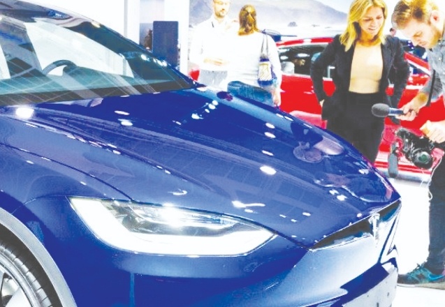 Tesla 285 bin aracını geri çağırıyor: Güvenlik tehlikesi oluşturabilir